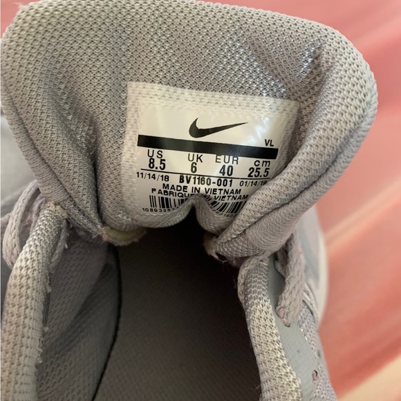 Nike sneakers size 8.5 - Picture 7 of 7